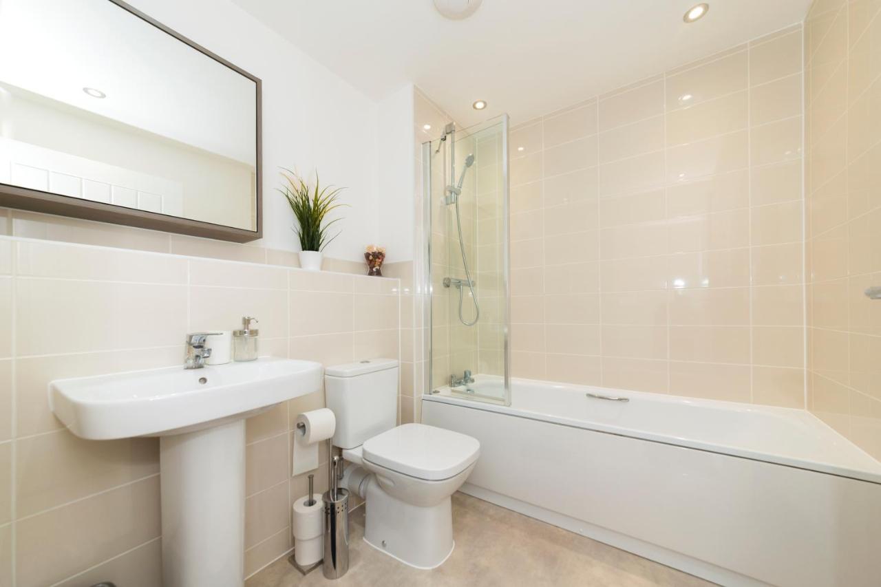 Greenfield Modern 3Br Home - Southcote Lane , Ридинг Экстерьер фото