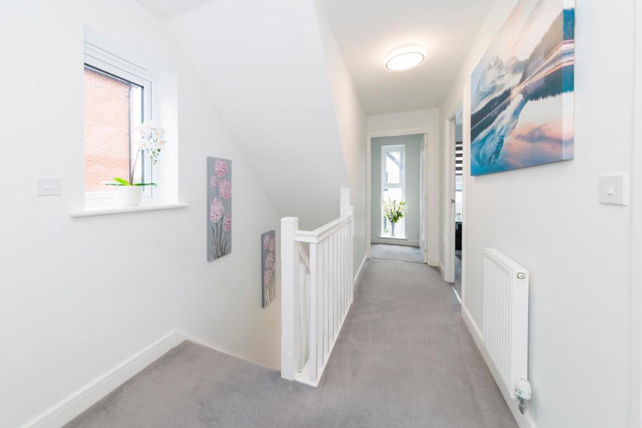 Greenfield Modern 3Br Home - Southcote Lane , Ридинг Экстерьер фото