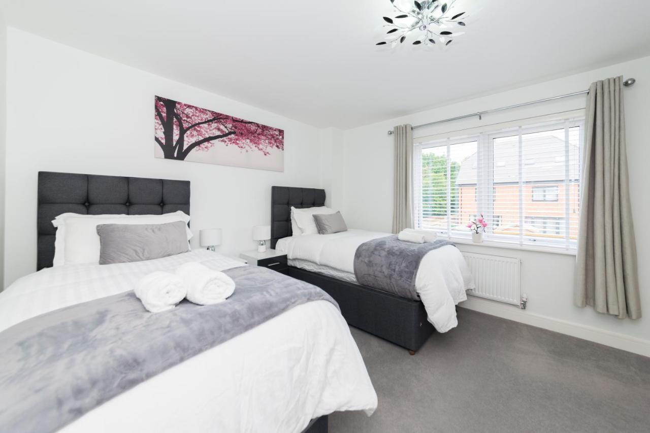 Greenfield Modern 3Br Home - Southcote Lane , Ридинг Экстерьер фото