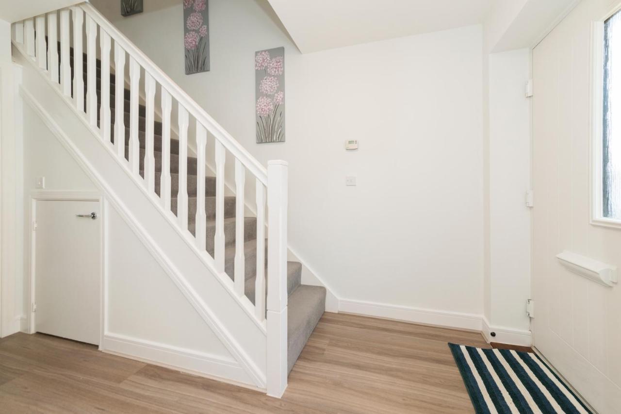 Greenfield Modern 3Br Home - Southcote Lane , Ридинг Экстерьер фото