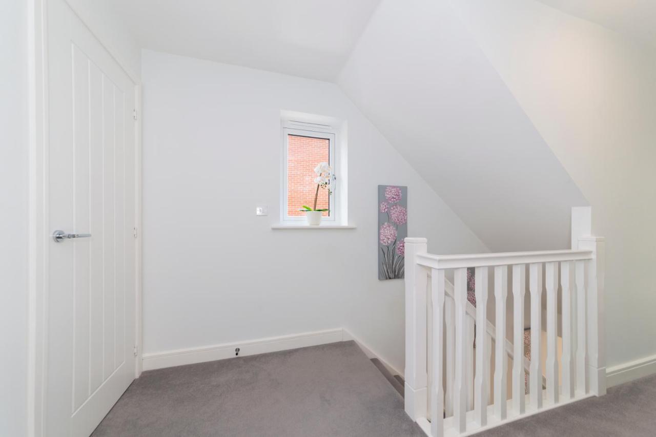 Greenfield Modern 3Br Home - Southcote Lane , Ридинг Экстерьер фото