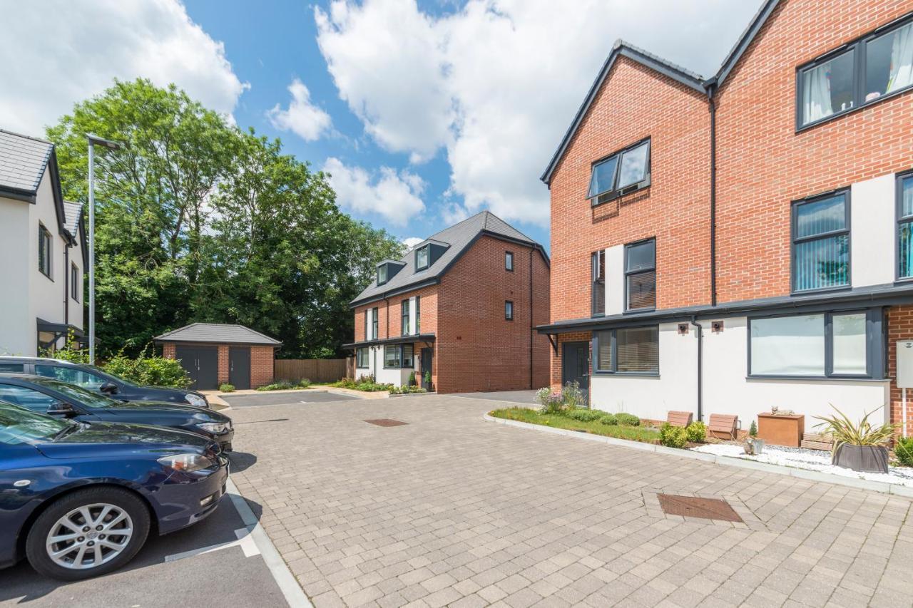 Greenfield Modern 3Br Home - Southcote Lane , Ридинг Экстерьер фото