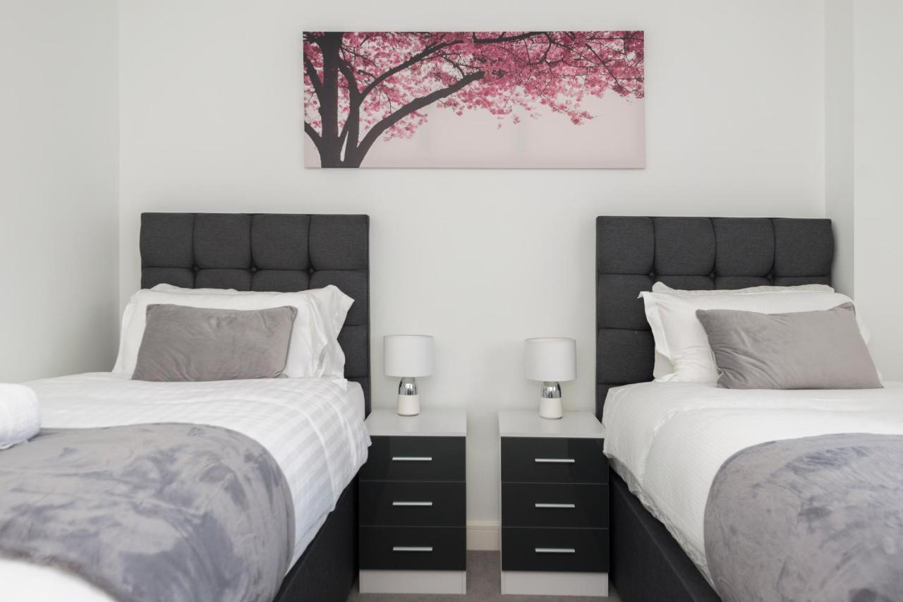 Greenfield Modern 3Br Home - Southcote Lane , Ридинг Экстерьер фото