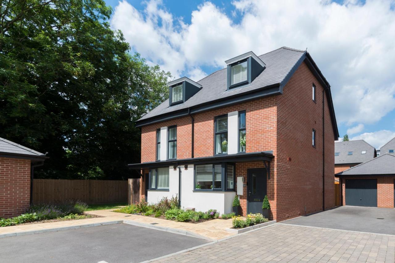 Greenfield Modern 3Br Home - Southcote Lane , Ридинг Экстерьер фото