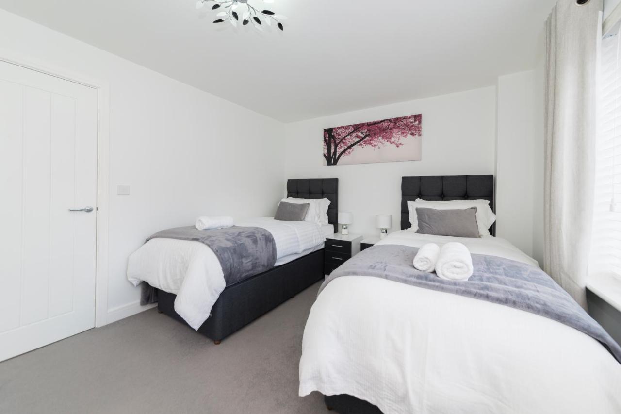 Greenfield Modern 3Br Home - Southcote Lane , Ридинг Экстерьер фото
